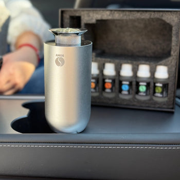 Set AMOS ONE Smart-Aromadiffusor + 6 außergewöhnliche Duft-Aromen GRATIS  + 6 verrückte Geschenkparfüms